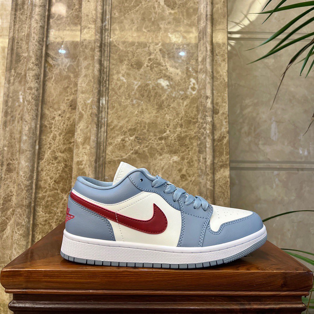KicksDome's tweet photo. ▫️Unisex Sneaker
🔹Brand: Nike Air Jordan 1 Low
▫️Name: Blue Whisper
🔹Sizes: 35.5-46 https://t.co/NHrsHk6VgW