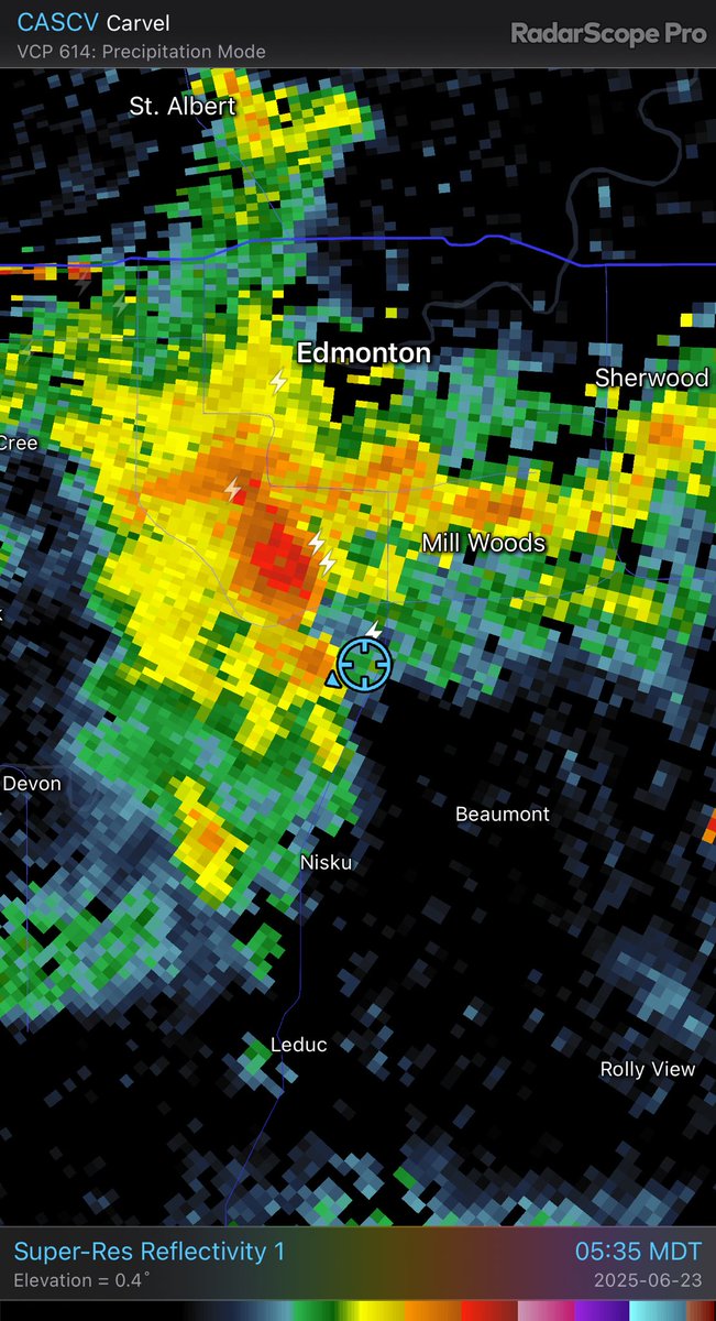aidanstevens29's tweet photo. Nothing like a 5° thunderstorm to wake you up in the morning. #abstorm #abwx https://t.co/mKJUfha12d
