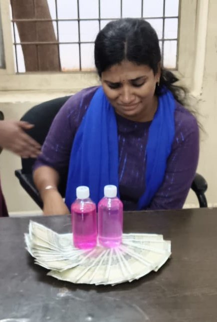 TelanganaACB's tweet photo. Smt. T. Manisha, Assistant Engineer, O/o: GHMC, Ward No-2, Nehru Nagar, Golnaka, Amberpet, Hyderabad was caught by Telangana #ACB Officials for demanding and accepting the #bribe amount of Rs.15,000/- (Already had accepted 5,000/-) from the complainant to do an official favour "to process and forward the bills of the complainant to her superiors".

In case of demand of #bribe by any public servant, you are requested to contact 
#AnticorruptionBureau Telangana "Toll Free Number 1064" for taking action as per law. You can also be contacted through the WhatsApp (9440446106), Facebook (Telangana ACB) and Website:( https://t.co/Dz59kD1qKR )
The details of the Complainant / Victim will be kept secret.

 "ఫిర్యాదుధారునికి సంబంధించిన బిల్లులను ప్రాసెస్ చేసి సంబంధిత పై అధికారులకు పంపంపించడానికి" అధికారికంగా సహాయం చేసేందుకు ఫిర్యాదుధారుని నుండి రూ.15,000/- (ఇతపూర్వమే రూ.5000/- తీసుకుకున్నది) #లంచం తీసుకుంటూ తెలంగాణ #అనిశా అధికారులకు పట్టుకుబడిన హైదరాబాద్, అంబర్ పేట, గోల్నాక, నెహ్రూ నగర్, వార్డ్ నంబర్ -2 లోగల హై.మ.న.పా.సం. కార్యాలయం లోని సహాయక ఇంజనీరు - శ్రీమతి టి. మనీషా.

ఒకవేళ ఏ ప్రభుత్వ సేవకుడు అయినా #లంచం అడిగినట్లయితే ప్రజలు దయచేసి తెలంగాణ #అవినీతినిరోధకశాఖ వారి "టోల్ ఫ్రీ నెంబర్ 1064 కు డయల్ చేయండి". అంతే కాకుండా వివిధ సామజిక మధ్యమాలయిన "వాట్సాప్ ( 9440446106) ఫేస్ బుక్ (Telangana ACB), ఎక్స్ (@TelanganaACB) మరియు  వెబ్ సైట్ ( https://t.co/Dz59kD1qKR ) ద్వారా కూడా తెలంగాణ #అనిశా ను సంప్రదించవచ్చును. 
"ఫిర్యాదుధారుల / బాధితుల వివరములు గోప్యంగా ఉంచబడును.