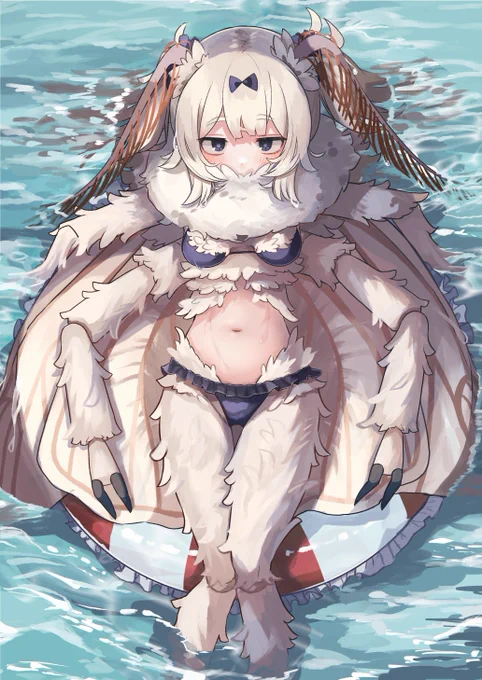浮き輪でぷかぷか蚕ちゃん
