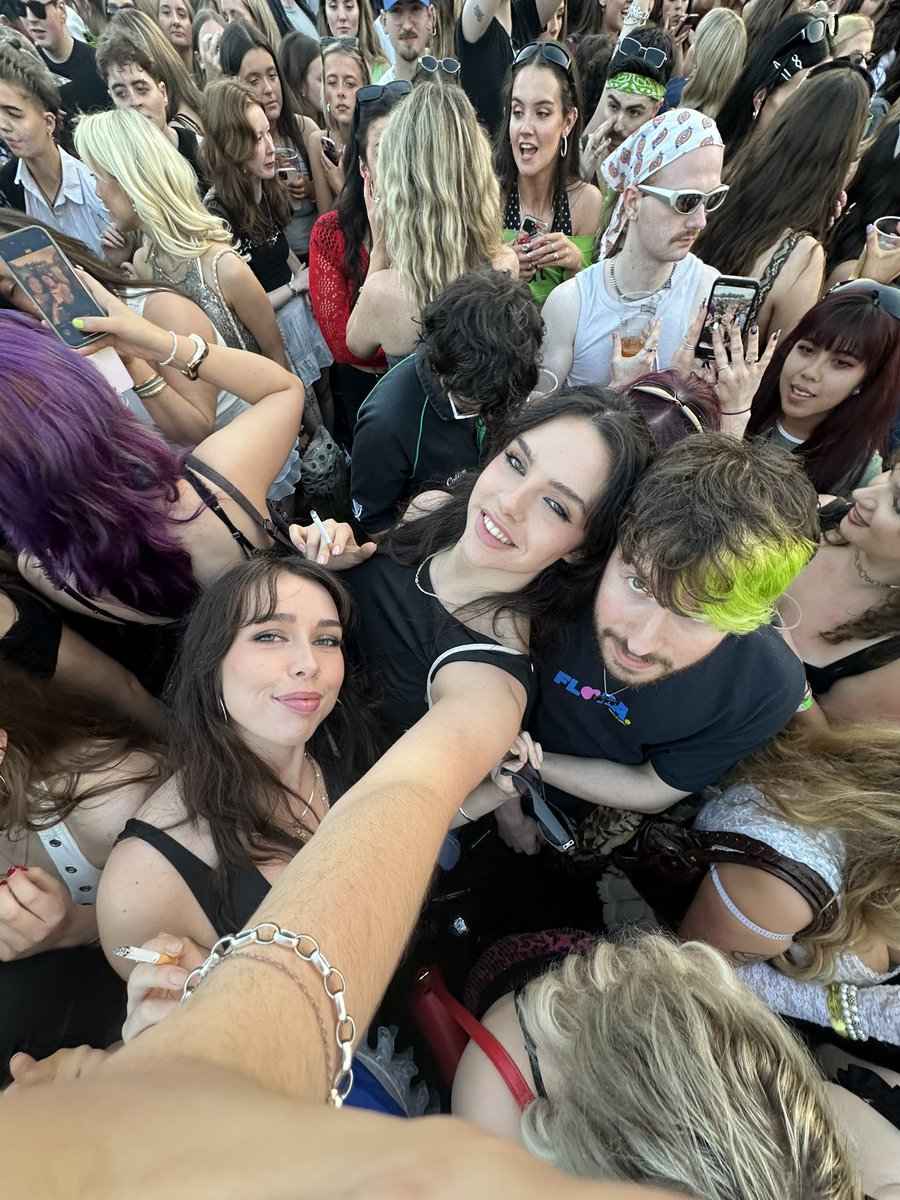 lookunderscore's tweet image. brat hair for charli