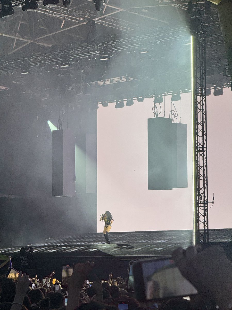 lookunderscore's tweet image. brat hair for charli