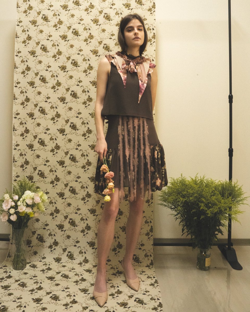 claudiacloudyah's tweet photo. The Genevieve Blouse and Alice Skirt. 
Discover the LETTRE D'AMOUR DE ROCOCO Collection Part II - now available online.  

#fashiondesign #oilpainting #art #floral #chiffon #fashion #design #vintage #womenswear #designer #fashiondesigner #atelier #handcrafted #rococo #balletcore https://t.co/JS7S85xK7n