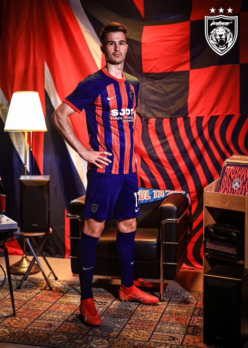 Our defence gets another wall, a familiar one nonetheless. 🧱 

Jon Irazabal has inked a deal with the Southern Tigers! 🔵🔴

More photos at facebook.com/share/1L8BZxxs…

#JDTForAll 
#NewSigning 
#TheTMJEffect 
#WhatCanYouDo 
#LuaskanKuasamuJohor