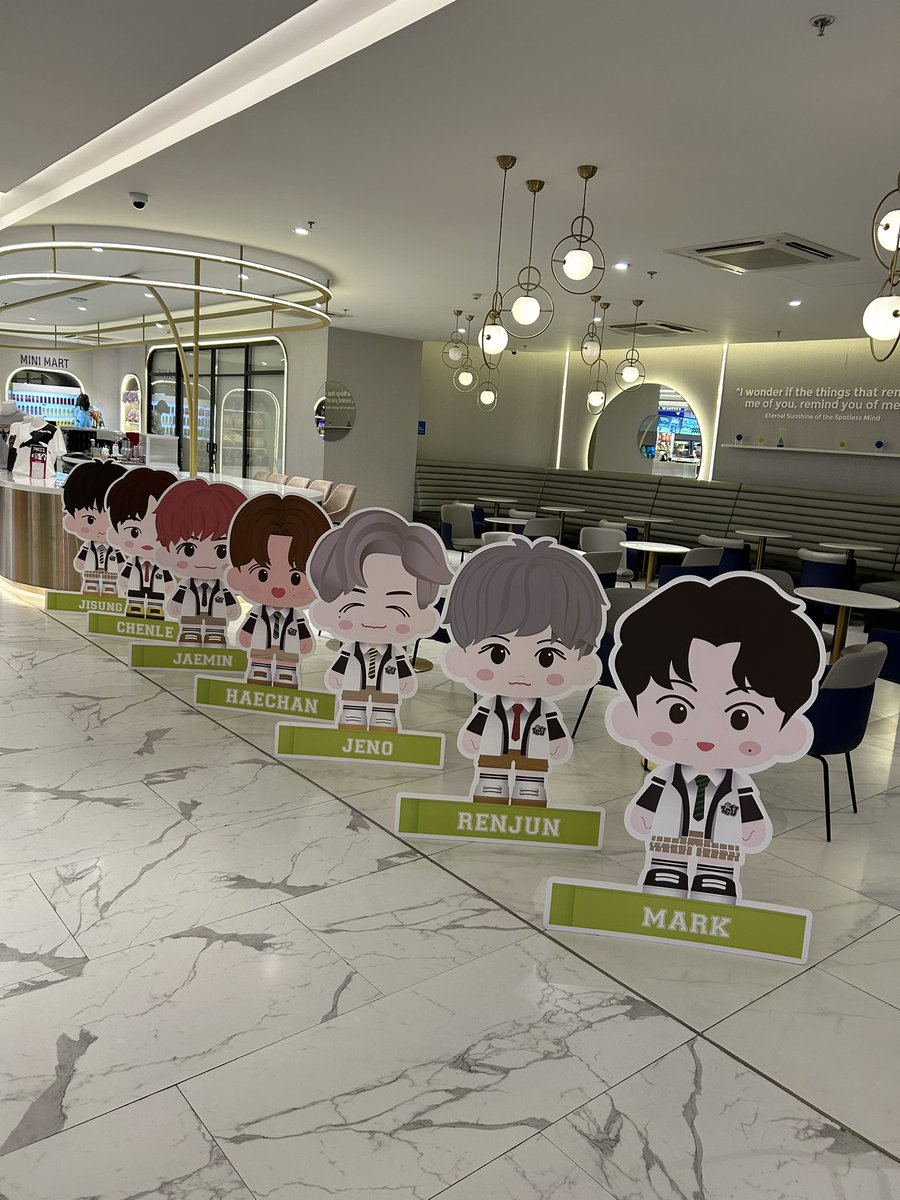 EyeMoomin's tweet photo. เจอน้องดรีม55555 คนวางเปนดรีมเส้นแน่เลย เรียงตามอายุเป๊ะ555555555 น่ารักอ่า @NCTsmtown_DREAM https://t.co/V4zStaWCf3