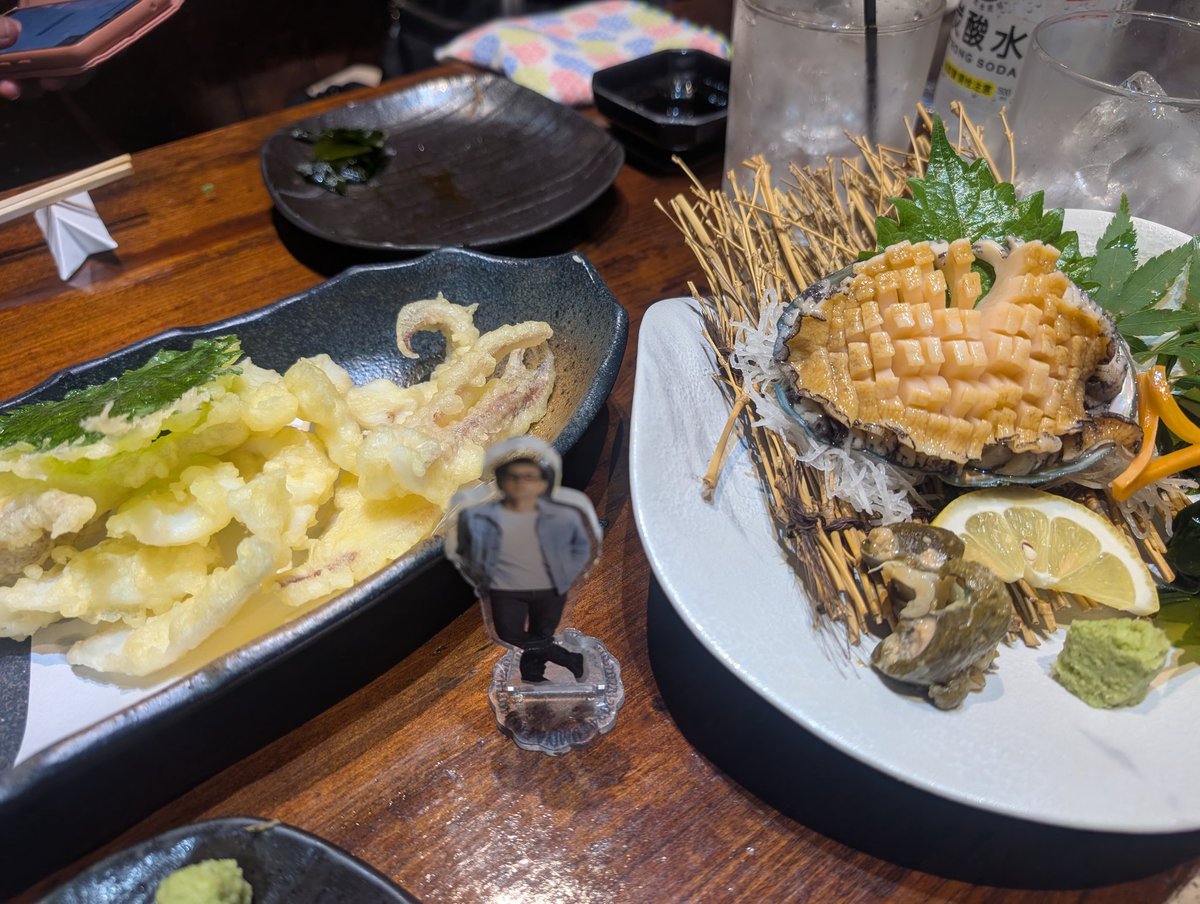 tomomi2384's tweet photo. 佐賀名物が食べたくて…
15時〜宴開始w

・ムツゴロウの蒲焼
・呼子のイカ
・あわび
・あげまき貝
・うみたけの粕漬け
・岩の蔵（地酒）
・瀧（地酒）
・芋焼酎

ムツゴロウ美味しかったけど見た目が凄くて…w
イカの刺身はコリッコ���ッ！
耳と足は天ぷらに💡 https://t.co/pQi5bS6g0Z