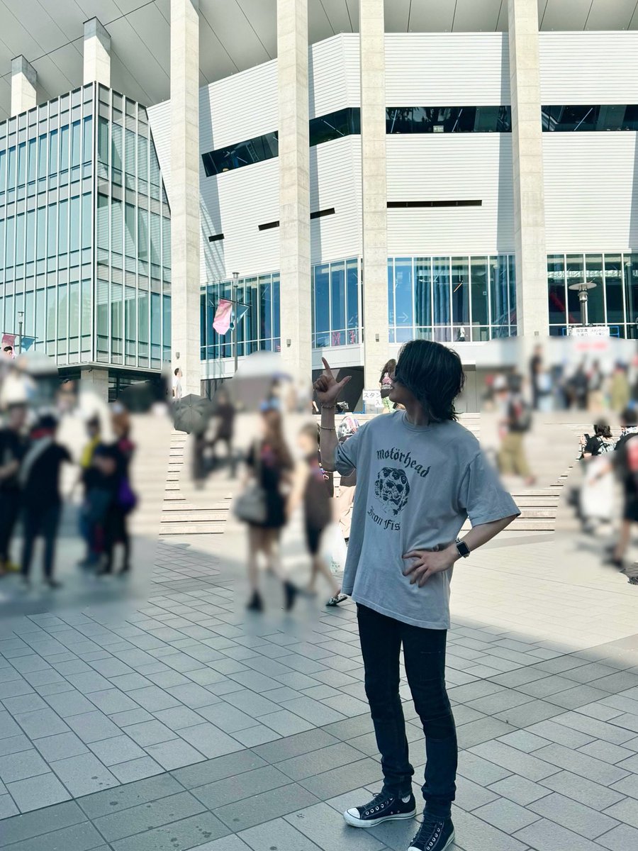 暑すぎて溶けそうでしたが
サプライズ多すぎて感動回でした

今回は専門時代の同級生とでしたが
皆が「稲葉さーん」って叫ぶ中、

「いなばー！！」って叫んでて
恥ずかしかった＆気まずかったです🙂

来週の6/29も楽しみです

ワンオク予習しないと、、、、
おすすめ曲教えてください

#bz #UNITE02