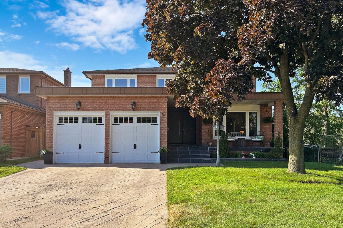 iListRealty's tweet photo. Prime Scarborough Three Bedroom Main Floor For Rent - https://t.co/qxeUAWL3fs https://t.co/GO5XVqc82R
