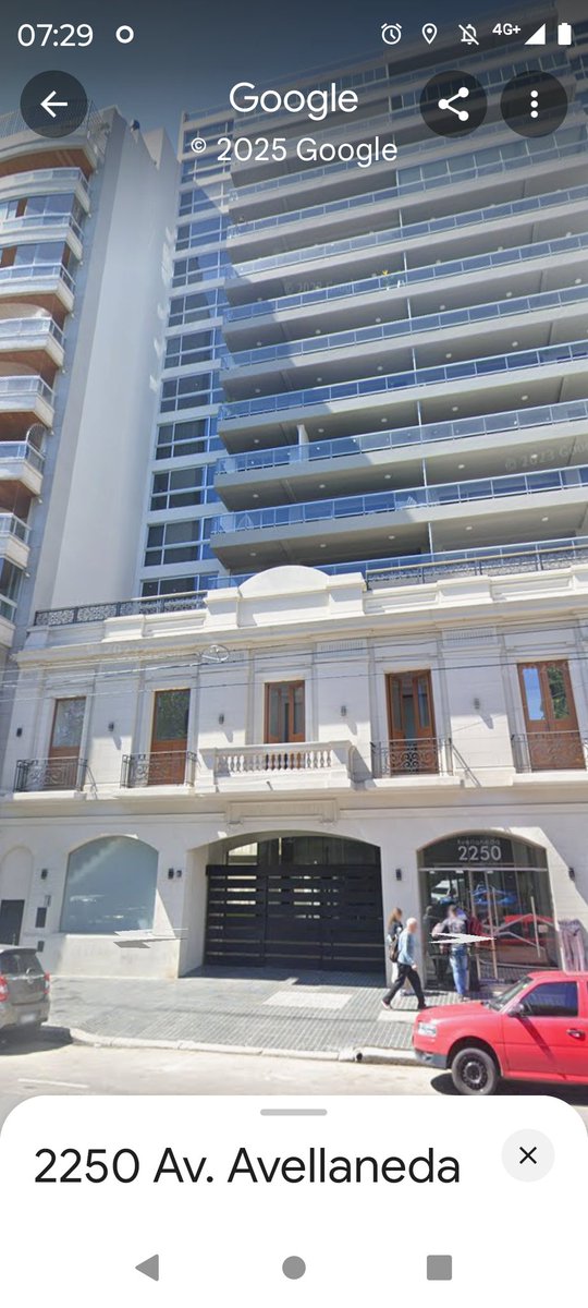 panita__pana's tweet photo. En la avenida Avellaneda construyeron un edificio conservando la fachada de la casona previa, es espectacular https://t.co/gpoY8LKmTr