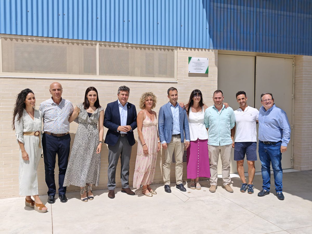 HuelvaJunta's tweet image. 🏫 El delegado de @EducaAnd, @CarlosSorianoG4, ha visitado el CEIP Río Piedras de #Lepe con motivo de la inauguración del nuevo 🤸🏻🤸🏼‍♀️ gimnasio del centro . En el acto han participado también el alcalde de Lepe, Adolfo Verano, y el gerente provincial de #APAE, Alberto Moreno