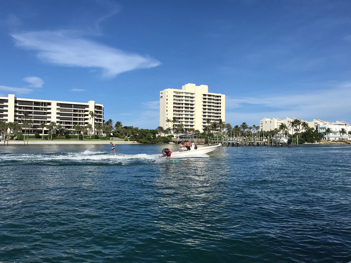 joliverrealtor's tweet image. Beach in the morning, tacos by the inlet, paddleboarding by sunset. Jupiter’s got the formula down. #JupiterFL #JupiterBeach #SouthFloridaLife #LiveWhereYouVacation