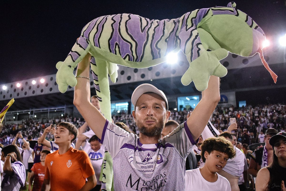 VOLVIMOS

<a href="/RealJaenCF/">Real Jaén C.F.</a>
