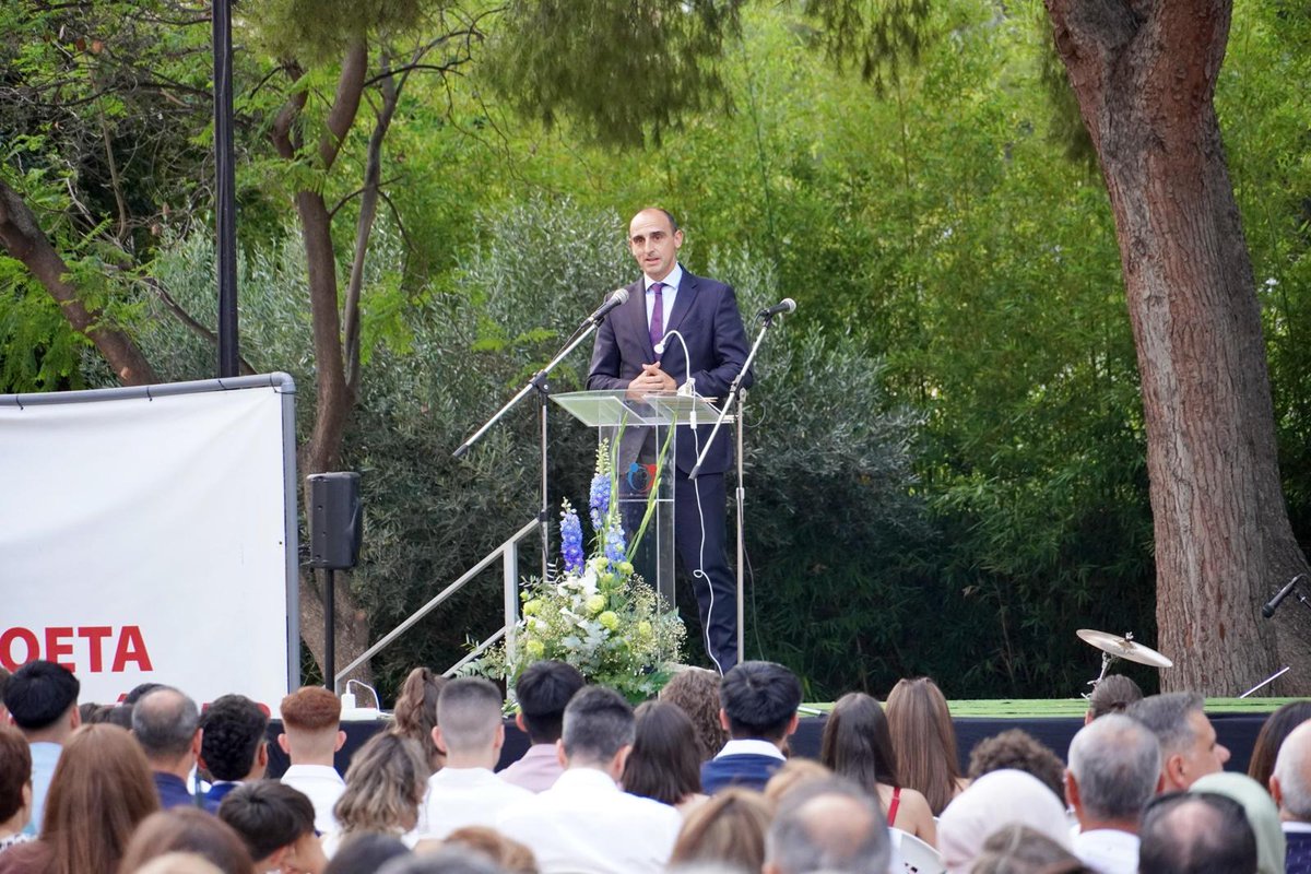 Educarm (@educarm) on Twitter photo Enhorabuena al alumnado del <a href="/iespoetajulian/">IES Poeta J. Andúgar</a> de #Santomera, que se ha graduado de 4° de la ESO.
El director general Luis Gómez acompañó a los estudiantes en el acto que se celebró el pasado viernes.
#educación #RegióndeMurcia Enhorabuena al alumnado del <a href="/iespoetajulian/">IES Poeta J. Andúgar</a> de #Santomera, que se ha graduado de 4° de la ESO.
El director general Luis Gómez acompañó a los estudiantes en el acto que se celebró el pasado viernes.
#educación #RegióndeMurcia