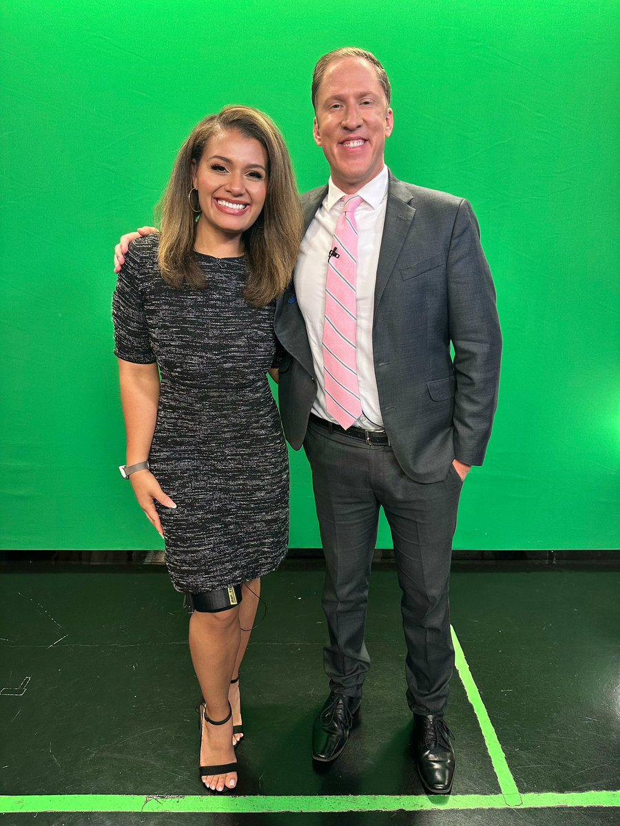 Breana Albizu (@breanaalbizu) on Twitter photo The face you make when you finish up an early morning show. 😬
Welcome to your Monday! ☀️ <a href="/AaronWhiteTV/">Aaron White</a> The face you make when you finish up an early morning show. 😬
Welcome to your Monday! ☀️ <a href="/AaronWhiteTV/">Aaron White</a>