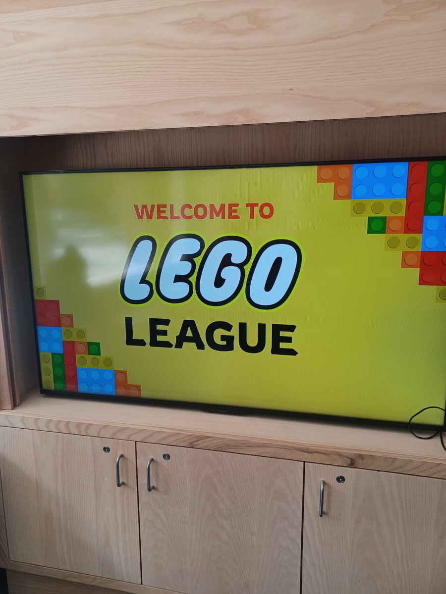 SouthwarkLibs's tweet image. Southwark Libraries and the Institute of Electrical Engineering have partnered to deliver Lego League sessions for children where they build robots with Lego and use coding to move them around. Here are some children building and showing their fab models.
