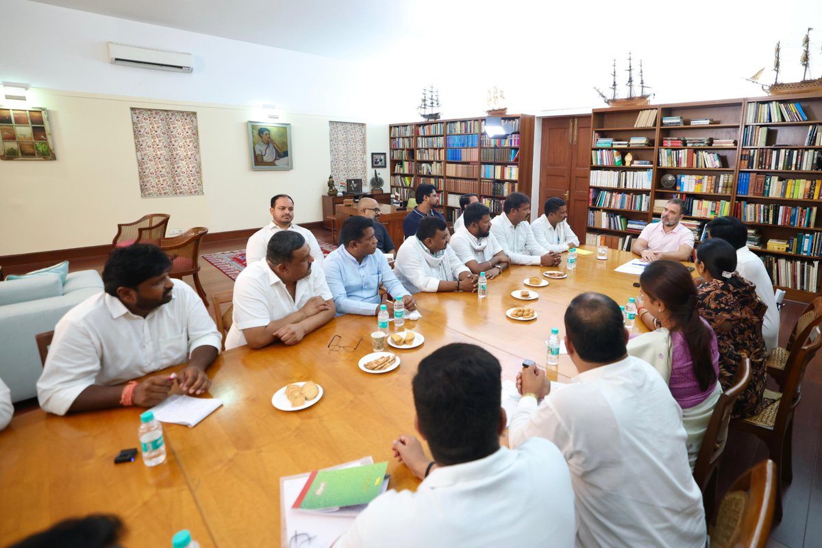 K Raju (@krajuinc) on Twitter photo श्री <a href="/RahulGandhi/">Rahul Gandhi</a> जी से मुलाकात की, साथ में <a href="/VikrantBhuria/">Dr.Vikrant Bhuria</a> जी, राष्ट्रीय अध्यक्ष #AllIndiaAdivasiCongress और <a href="/INCIndia/">Congress</a> के आदिवासी विधायक एवं सांसदगण <a href="/INCJharkhand_/">INCJharkhand</a>, <a href="/INCRajasthan/">Rajasthan PCC</a>, @INCMadhyaPradesh और <a href="/INCGujarat/">Gujarat Congress</a> से भी उपस्थित थे।
आदिवासी अधिकारों, ज़मीन और पहचान की रक्षा को श्री <a href="/RahulGandhi/">Rahul Gandhi</a> जी से मुलाकात की, साथ में <a href="/VikrantBhuria/">Dr.Vikrant Bhuria</a> जी, राष्ट्रीय अध्यक्ष #AllIndiaAdivasiCongress और <a href="/INCIndia/">Congress</a> के आदिवासी विधायक एवं सांसदगण <a href="/INCJharkhand_/">INCJharkhand</a>, <a href="/INCRajasthan/">Rajasthan PCC</a>, @INCMadhyaPradesh और <a href="/INCGujarat/">Gujarat Congress</a> से भी उपस्थित थे।
आदिवासी अधिकारों, ज़मीन और पहचान की रक्षा को