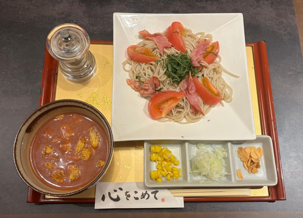 #アミュランチ 🎀
アミュプラザスタッフの本日のランチをご紹介！

📍そば茶屋 華元 本膳庵
🍽️和風冷製トマトつけ蕎麦

現在開催中の「RED AMU FOOD FES」限定メニュー🍅✨️

みなさまもぜひ！　
#アミュプラザ熊本 #熊本