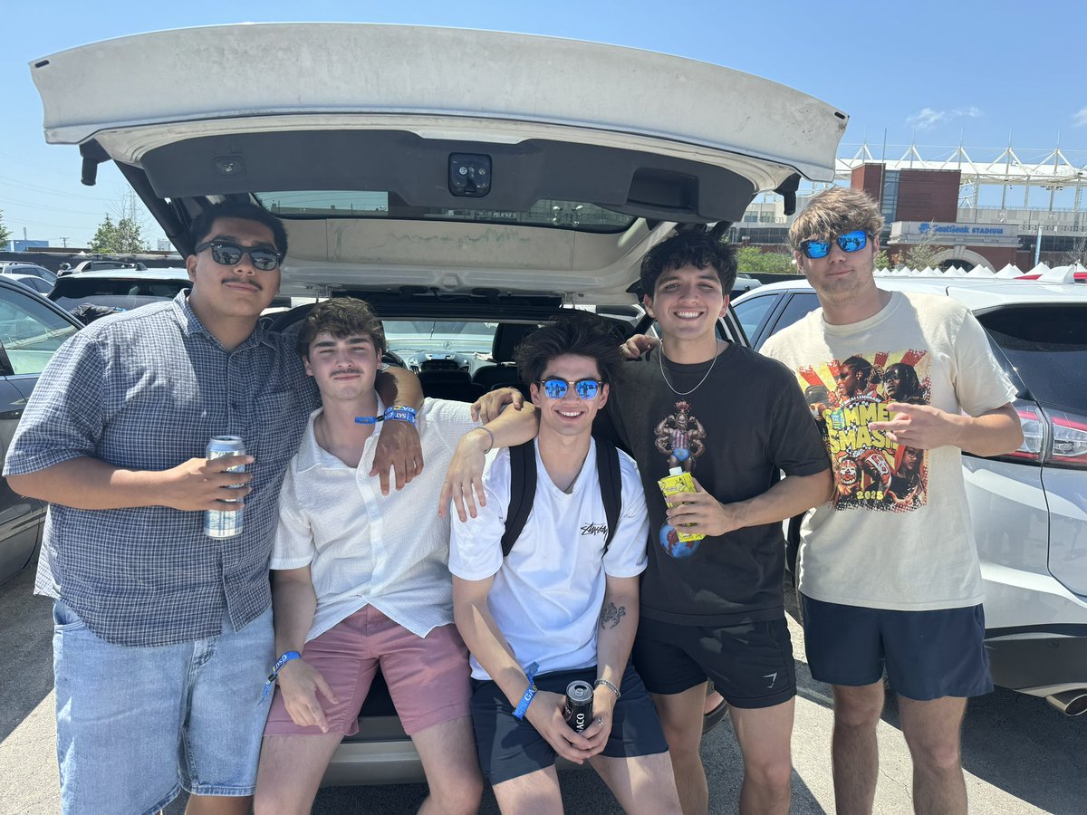 Sebastian tweet media