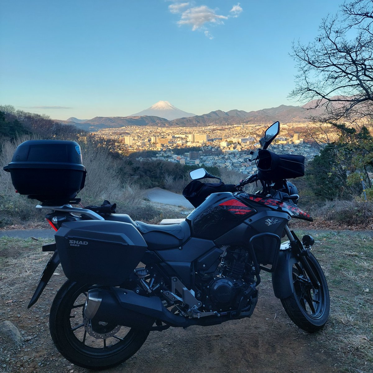 virtuewide's tweet photo. 今日はバイクメンテ日
ブレーキパッド、ブレーキオイル、プラグ交換
トップケースもGIVI MTN39に交換
やっぱり角張ったほうがかっこいい https://t.co/RN1xByJAA8