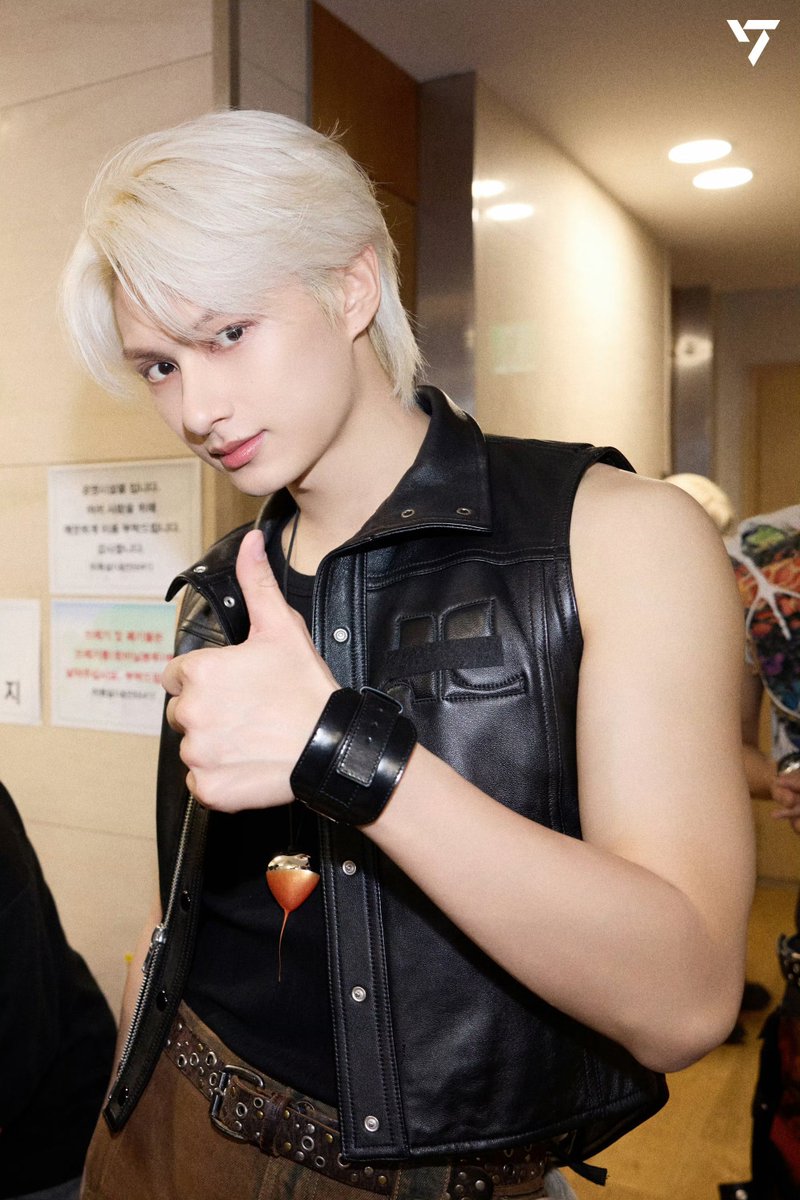 moontomeetyou's tweet photo. jarms (jun arms) https://t.co/9KPk61OBIV