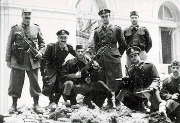 Los Granaderos que defendieron a Perón. Podríamos hacer un Bastardos sin Gloria o un Dirty Dozen argentino.