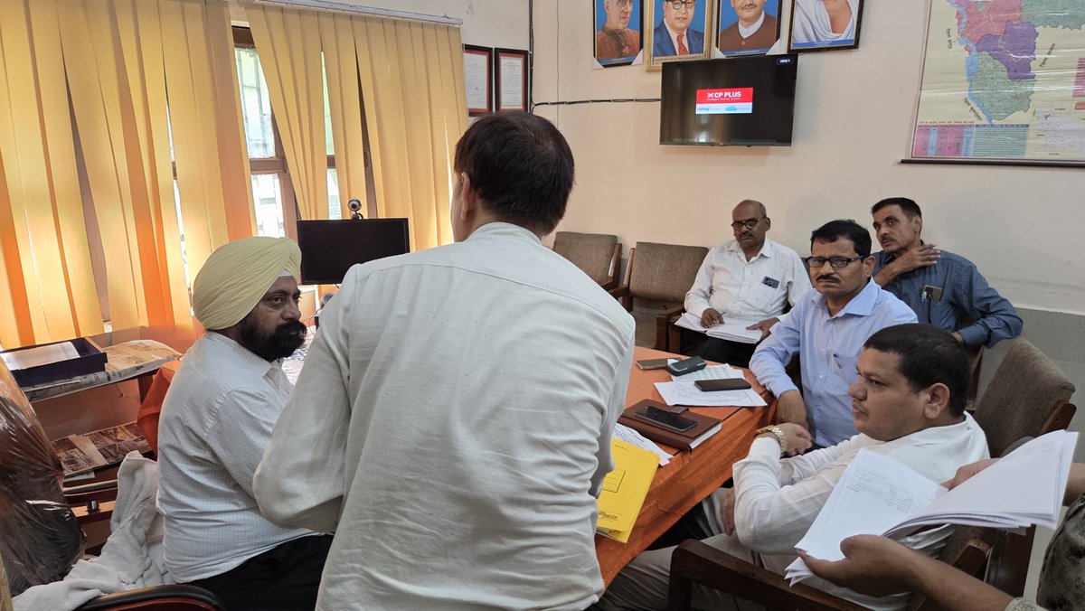 dcoamroha's tweet photo. जनपद अमरोहा में आज दिनांक 23.06.2025 को उप गन्ना आयुक्त मोहदय मुरादाबाद व जिला गन्ना अधिकारी अमरोहा द्वारा सहकारी गन्ना विकास समिति अमरोहा का संयुक्त रूप से औचक निरीक्षण किया गया।
@UPCane @SamitiJ @dyccmbd https://t.co/ajuche6W4p