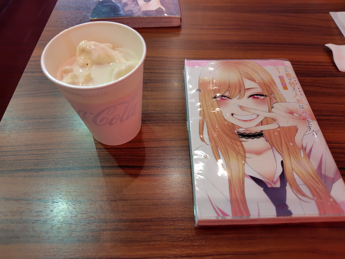 着ぐるみさんを見て可愛いなと思い興味のあった漫画📙
面白くて気に入りました😊
普通は漫画(キャラクター)を気に入ってお迎えなのでしょうが、その逆があるのもこの趣味の面白さなのかもしれません😌