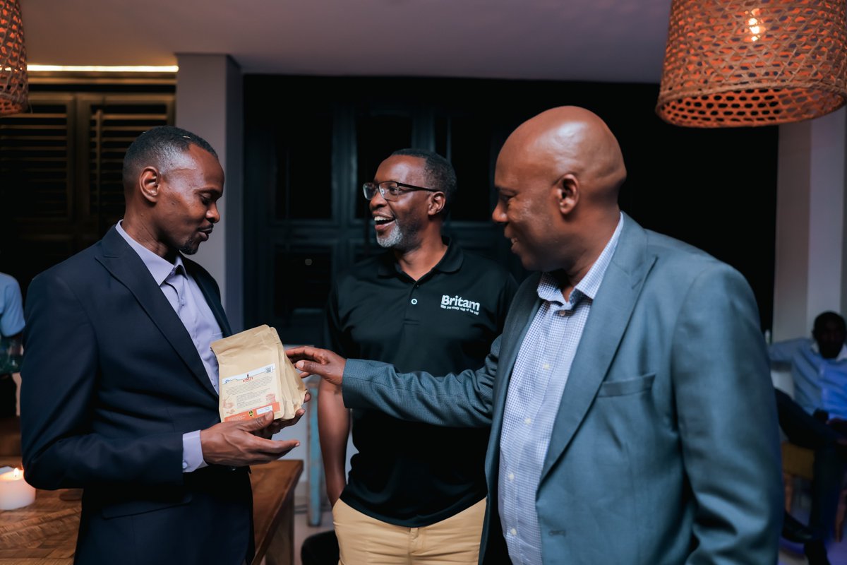 RobieKakonge_'s tweet image. The Uganda Embassy in Washington was privileged to host some important guests to a welcome dinner, in Kampala, before a tourism familiarisation tour. We dined with local tour operators, regulators, and industry support to discuss collaboration and cultural exchanges in the areas…