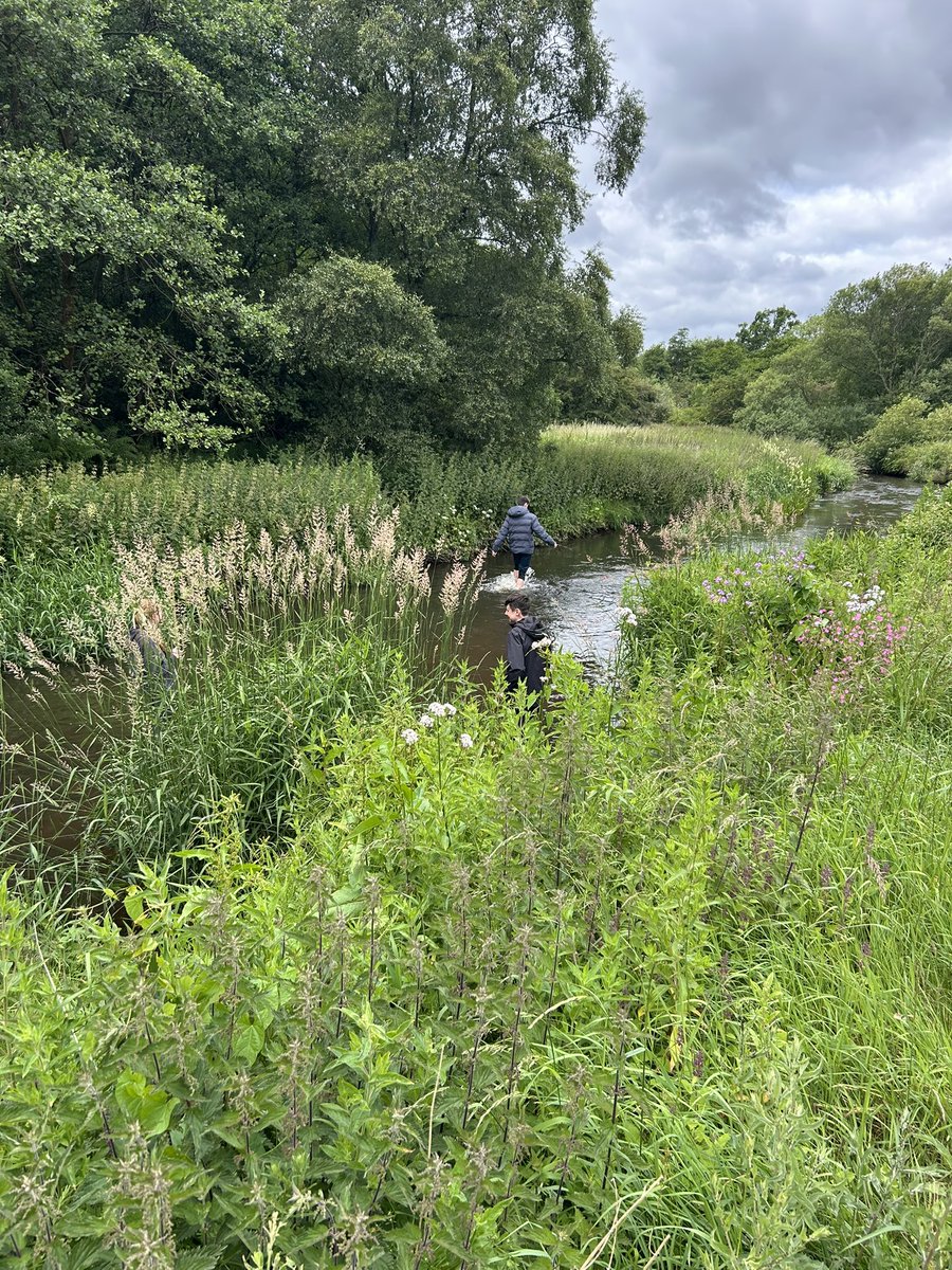 Thank you <a href="/GeoBus_StA/">GeoBus</a> for giving us the equipment to go out and measure the Luggie! We loved it! 💧 ☀️ 🪨 📏  <a href="/stninianshs/">St Ninian's HS</a>