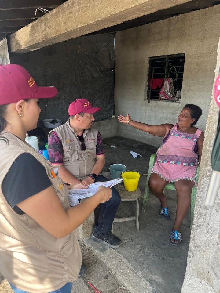 JJavierGomezCa1's tweet photo. ¿Qué tal su fin? Espero, de corazón, que todo esté bien en sus casas y con sus familias.🫶🏾
El equipo de Bienestar en Veracruz nos dividimos la chamba:
¡Oaxaca está de pie y Veracruz está a su lado!💪🏽🦺🪏
Otro grupo apoyando el Plan Tajín en Veracruz. ⛈️💦
https://t.co/nbZyuw8TY9 https://t.co/BsQxi2GJnS