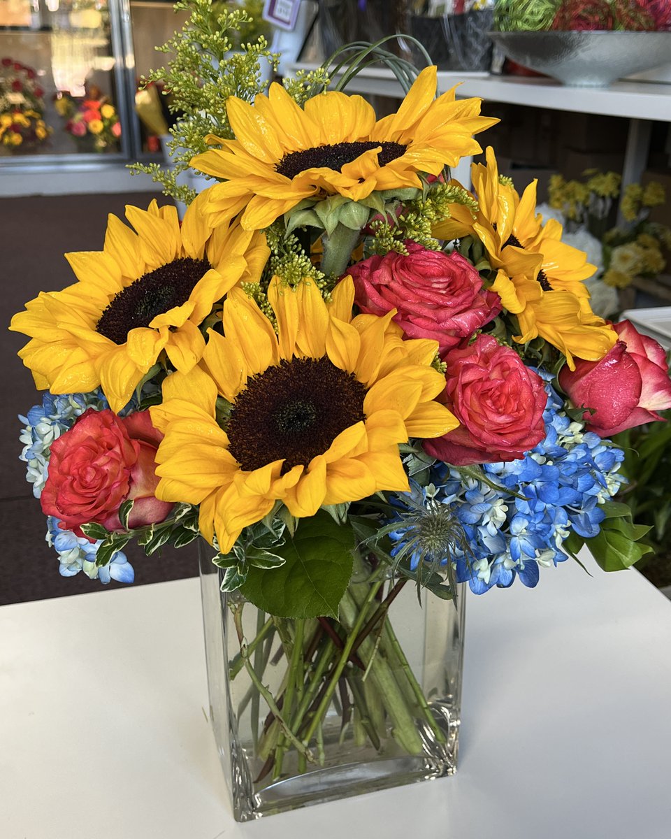 ScentAndViolet's tweet photo. Happy Monday!

Summer’s heat is on full blast, but so is our energy! Let’s soak up the sunshine, stay cool, and tackle the week with fiery passion and fresh blooms.

Here’s to a hot summer and a Monday that’s anything but ordinary!

#HappyMonday #SummerVibes #ScentAndViolet https://t.co/qv8YyjiPV9
