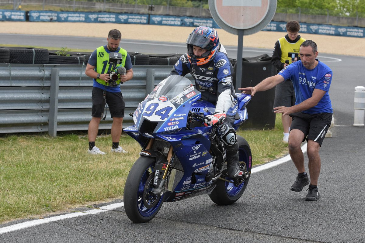 Quel honneur d’avoir pu faire quelques tour ma avec la Yamaha R9 de Lucas Mahias et du <a href="/GMT94/">GMT94 Yamaha</a> 
Je tiens à remercier mes « collègues » avec qui j’ai énormément de plaisir à travailler sur les épreuves du WorldSSP. 
Merci patron <a href="/guyot94/">Christophe Guyot</a> 

📸 : Chris Duflaut
