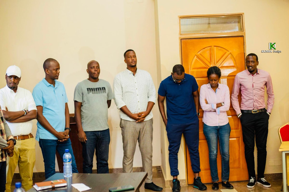 MagazineJimbere's tweet photo. đŽđ #KernBBC vise le Top 4 du #basketball #burundi-ais dĂšs la saison prochaine: un nouveau projet en prĂ©paration
đŹ "Nous devons retrouver notre place dâantan. Nous allons redoubler dâefforts pour renforcer notre staff technique et recruter des joueurs talentueux", a dĂ©clarĂ© Matthieu Ndanga, vice-prĂ©sident du club, lors de la prĂ©sentation des nouveaux objectifs de Kern BBC ce 21/06/2025, en marge dâune assemblĂ©e ordinaire
âđŒ Parmi les projets Ă moyen terme annoncĂ©s par cette Ă©quipe, figure notamment la dĂ©tection de #jeunes talents Ă lâĂ©chelle nationale, avec pour ambition de les accompagner dans leur formation jusquâĂ leur intĂ©gration au sein de lâĂ©quipe premiĂšre
#JimbereSports