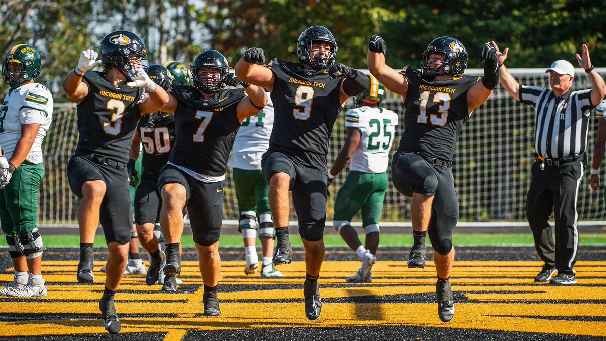 JoelBellor's tweet photo. PUMPED to make the trip up to @MTUFB this Tuesday!! I can’t wait! 🐺
#SSC #Jackpine #gohuskies @Coach_Saterstad @Philbrath @Blake__Hewitt @J_Daniels74 @DanMettlach @CoachCrouch13 @CoachDonnelly21 https://t.co/hnvmX9boiK