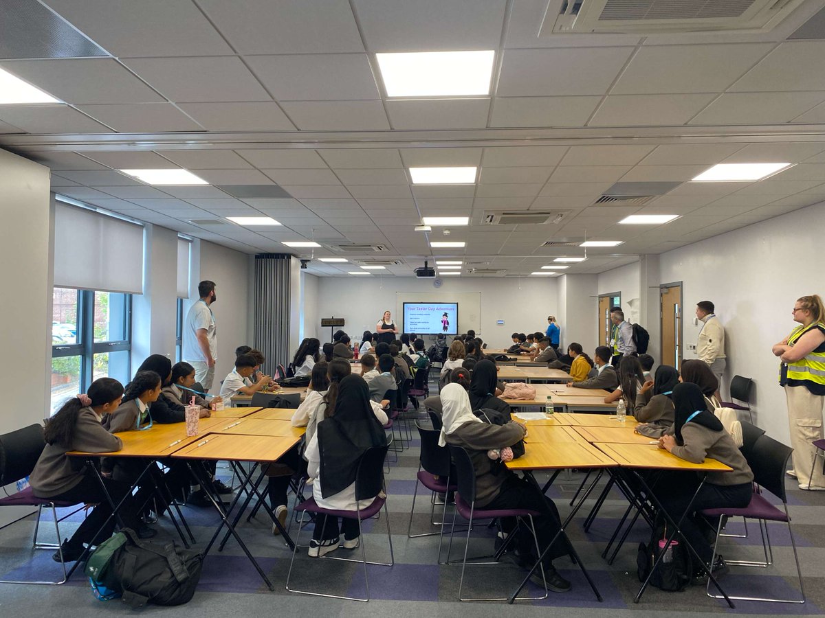 Last month, we welcomed enthusiastic Year 6 students from Oasis Academy Don Valley for an inspiring taster day 🎓

Read more about their experience: ucr.rotherham.ac.uk/news/future-st…

#Taster #University #PrimarySchool #Experience #Rotherham