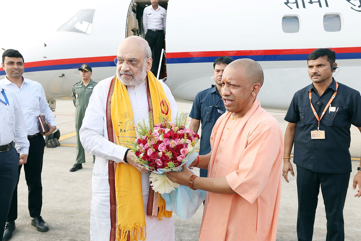 Yogi Adityanath (@myogiadityanath) on Twitter photo рджреЗрд╡рд╛рдзрд┐рджреЗрд╡ рдорд╣рд╛рджреЗрд╡ рдХреА рдкрд╛рд╡рди рдирдЧрд░реА рдХрд╛рд╢реА рдореЗрдВ рдорд╛рдирдиреАрдп рдХреЗрдВрджреНрд░реАрдп рдЧреГрд╣ рдПрд╡рдВ рд╕рд╣рдХрд╛рд░рд┐рддрд╛ рдордВрддреНрд░реА рд╢реНрд░реА <a href="/AmitShah/">Amit Shah</a> рдЬреА рдХрд╛ рд╣рд╛рд░реНрджрд┐рдХ рд╕реНрд╡рд╛рдЧрдд рдПрд╡рдВ рдЕрднрд┐рдирдВрджрди! рджреЗрд╡рд╛рдзрд┐рджреЗрд╡ рдорд╣рд╛рджреЗрд╡ рдХреА рдкрд╛рд╡рди рдирдЧрд░реА рдХрд╛рд╢реА рдореЗрдВ рдорд╛рдирдиреАрдп рдХреЗрдВрджреНрд░реАрдп рдЧреГрд╣ рдПрд╡рдВ рд╕рд╣рдХрд╛рд░рд┐рддрд╛ рдордВрддреНрд░реА рд╢реНрд░реА <a href="/AmitShah/">Amit Shah</a> рдЬреА рдХрд╛ рд╣рд╛рд░реНрджрд┐рдХ рд╕реНрд╡рд╛рдЧрдд рдПрд╡рдВ рдЕрднрд┐рдирдВрджрди!