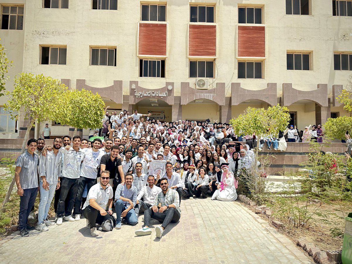 MahmoudAboSre3's tweet photo. SENIORS 2025 ♥️✨🎓 https://t.co/H2n1RCzcGl