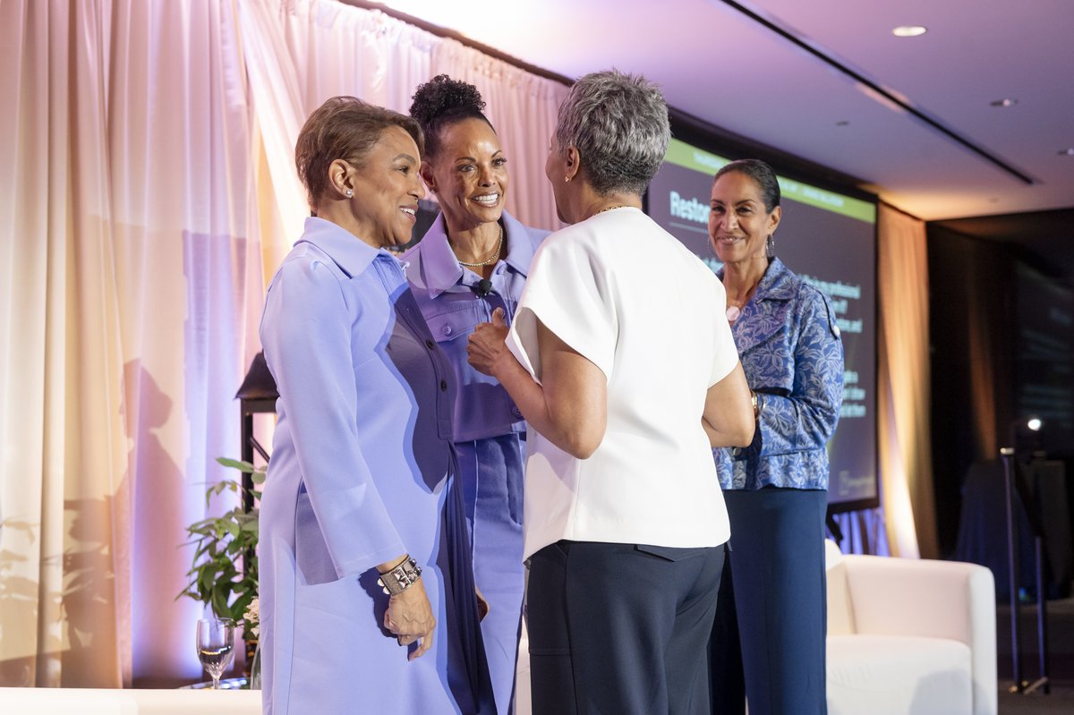 SpelmanPres's tweet image. It was an honor to speak at the Executive Women of Color Summit — a powerful space for growth, connection and purpose. I’m especially grateful for sharing the stage with my dear friend, board chair and fellow Spelman alumna Lovette Russell, C’83. True sisterhood endures.
