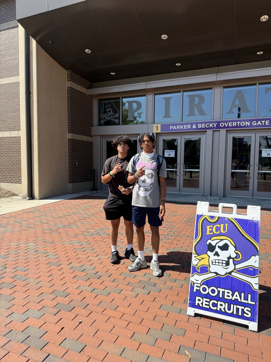AaronSmith_4 (@4_aaronsmith) on Twitter photo After a great conversation with <a href="/Dyrell_Roberts/">Dyrell Roberts Sr.</a> I am absolutely blessed to say I have received a division 1 offer from East Carolina University πͺπ¨ #agtg #Gopirates
<a href="/ECUPiratesFB/">ECU Football</a> <a href="/WillVapreps/">Will Vapreps Garlick</a> <a href="/MaxPreps/">MaxPreps</a> <a href="/MrNeas_KellamHS/">Coach Neas</a>
<a href="/EJHollandOn3/">"EJ Holland"</a> <a href="/RivalsFriedman/">Adam Friedman</a> <a href="/SWiltfong_/">Steve Wiltfong</a> <a href="/CoachX_Will/">Xavier Williams</a> After a great conversation with <a href="/Dyrell_Roberts/">Dyrell Roberts Sr.</a> I am absolutely blessed to say I have received a division 1 offer from East Carolina University πͺπ¨ #agtg #Gopirates
<a href="/ECUPiratesFB/">ECU Football</a> <a href="/WillVapreps/">Will Vapreps Garlick</a> <a href="/MaxPreps/">MaxPreps</a> <a href="/MrNeas_KellamHS/">Coach Neas</a>
<a href="/EJHollandOn3/">"EJ Holland"</a> <a href="/RivalsFriedman/">Adam Friedman</a> <a href="/SWiltfong_/">Steve Wiltfong</a> <a href="/CoachX_Will/">Xavier Williams</a>