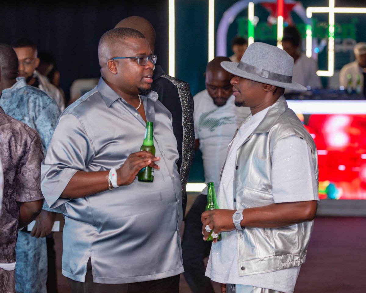 KingPablotz's tweet image. Watu walipendeza, wakacheza kwa heshima na kujiamini! Silver ikatiririka kwa utulivu, na tabasamu zikatawala kila kona!
#SurprisinglySmooth
#SmoothExperience