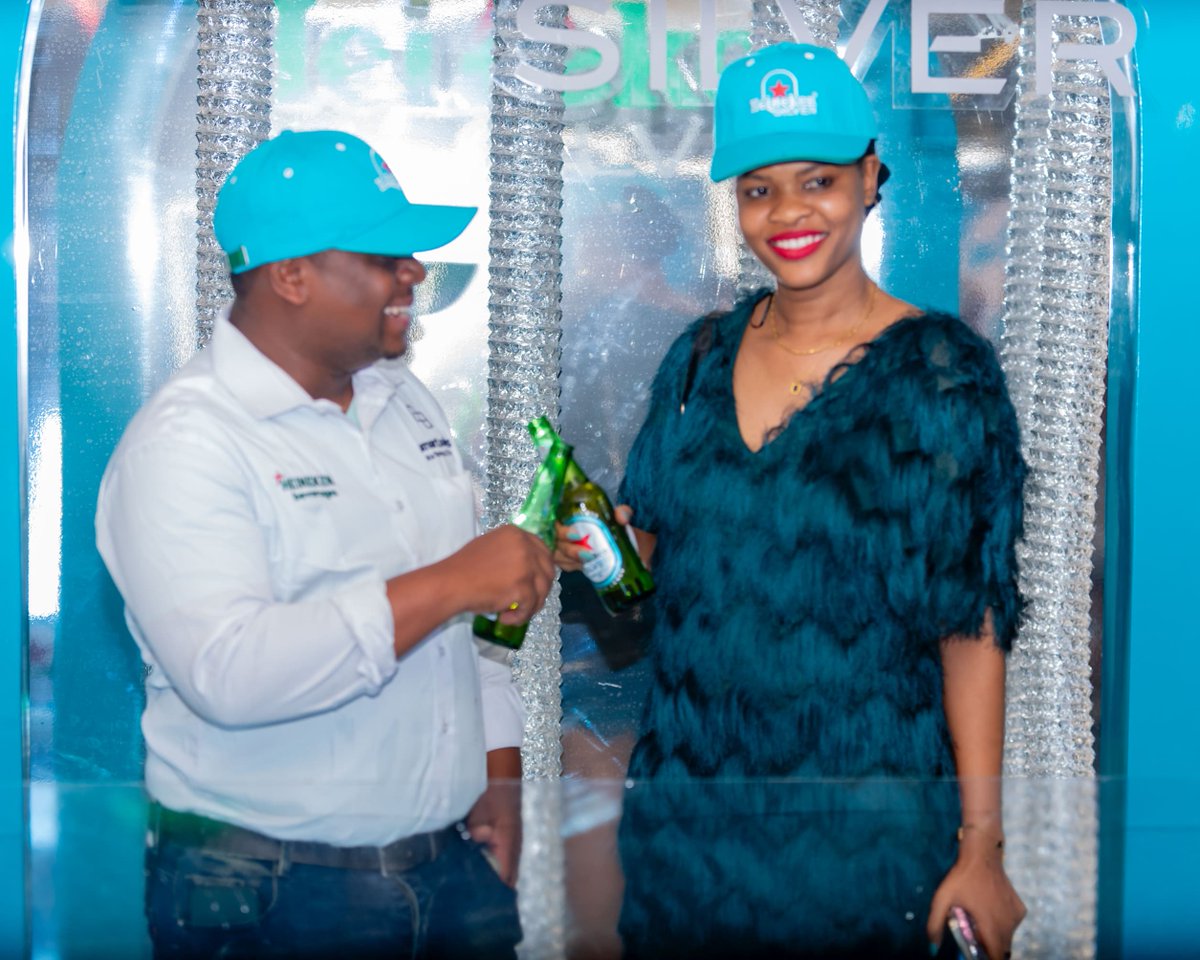 KingPablotz's tweet image. Watu walipendeza, wakacheza kwa heshima na kujiamini! Silver ikatiririka kwa utulivu, na tabasamu zikatawala kila kona!
#SurprisinglySmooth
#SmoothExperience