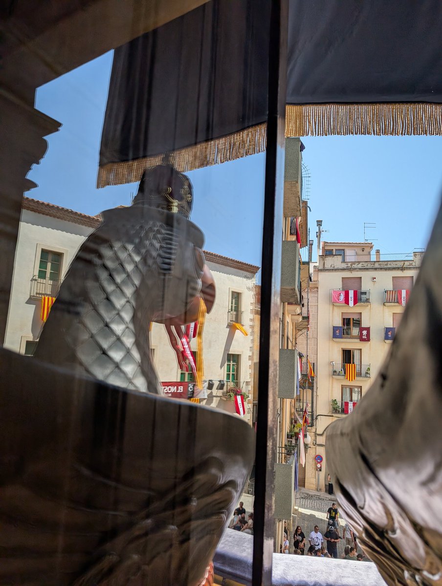 🦅Ja la tenim fora el balcó! 🥳 #BonaFestaMajor <a href="/SantJoanValls/">Sant Joan Valls</a>