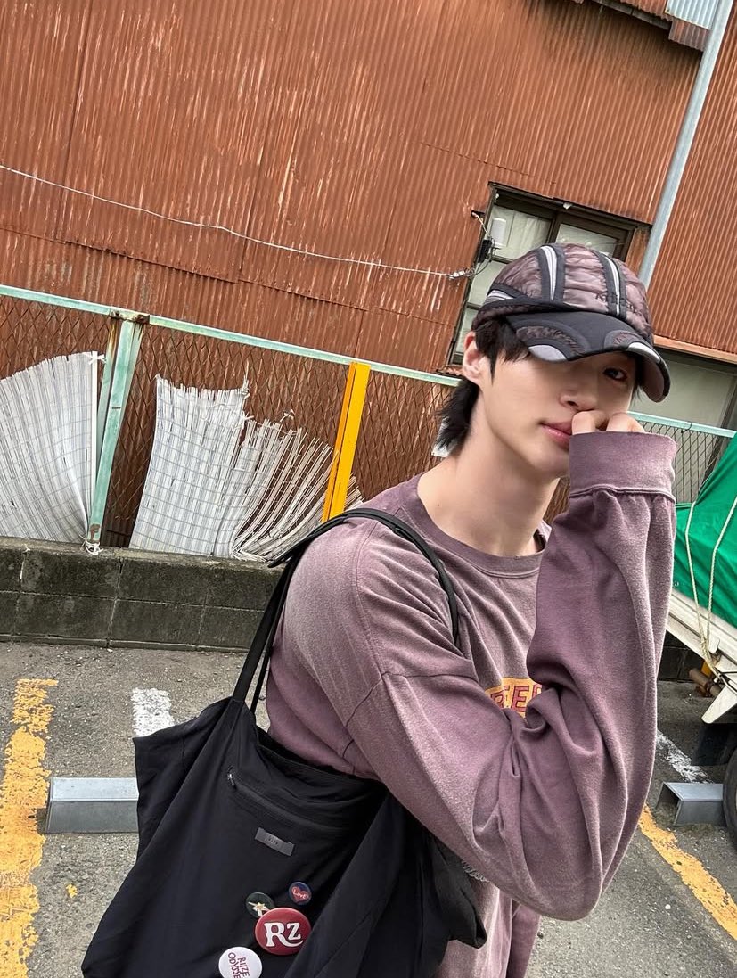 Riizebased's tweet photo. Byeon Wooseok, famous Korean actor, again was spotted wearing RIIZE merch in his latest Instagram post. https://t.co/eWYBpCc54p