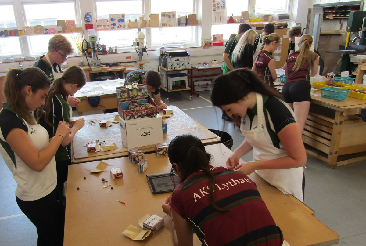 AKSDesignTech's tweet image. Our Year 10 @AKSSchool enjoyed a morning of exploring different life skills last Friday. Up in D&T they practised engineering, carpentry computer & graphic design skills 🛠️ Many thanks also for staff support 👍