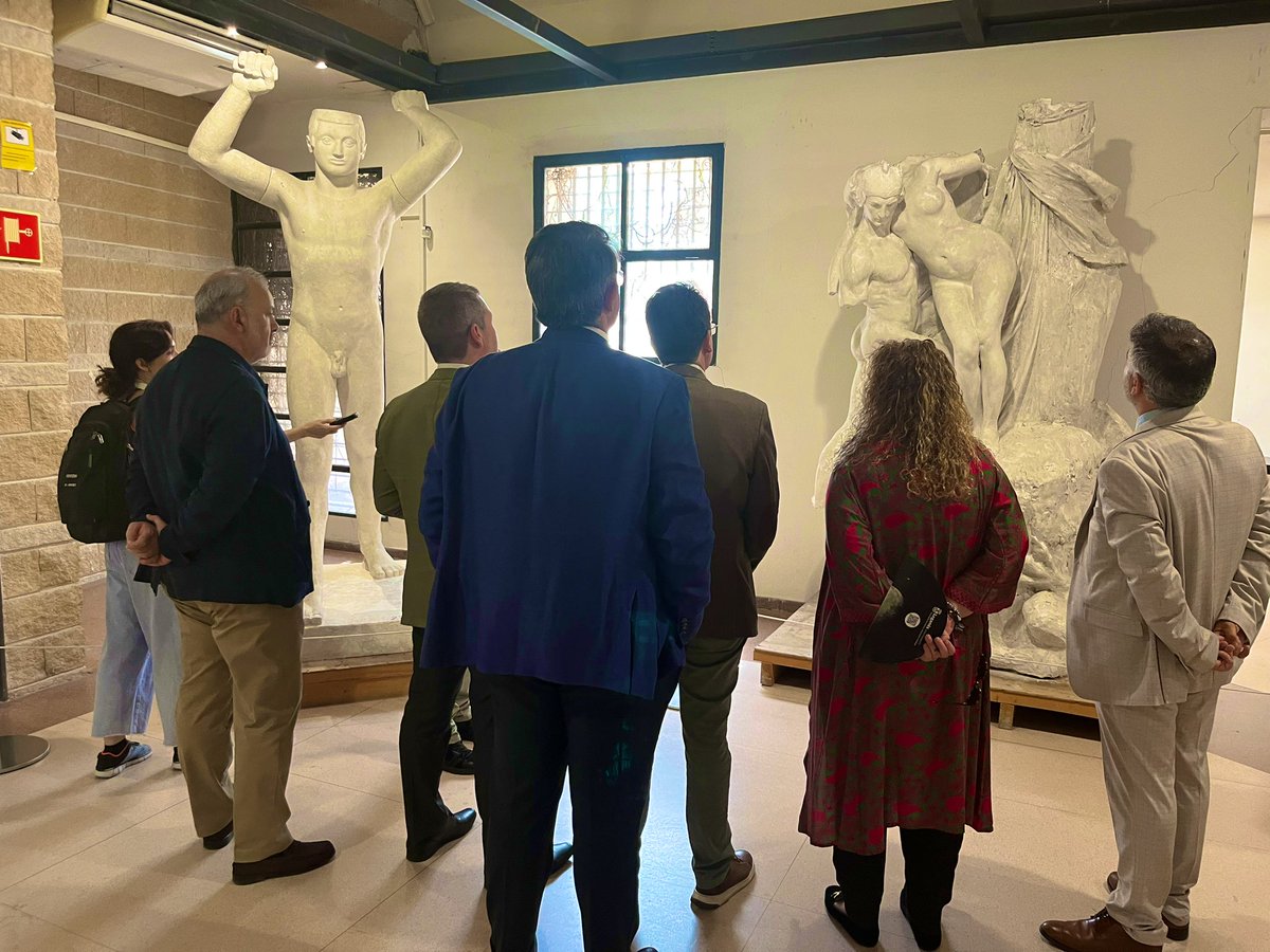 UnionporLeganes's tweet photo. La Oficina Virtual de Turismo ya es una realidad.
El Primer Teniente de Alcalde y Portavoz de #ULEG @CarlosULEG y la Concejala de Cultura @MercedesULEG han visitado el Museo de Escultura y la Parroquia San Salvador junto al Consejero de Turismo, Mariano de Paco. https://t.co/Z1ylDI1CDR
