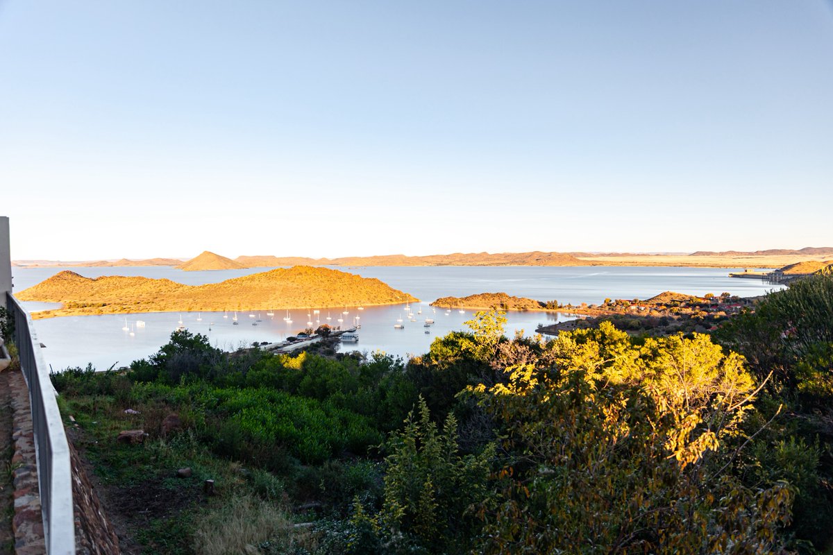 …Reserve for some wildlife vibes, then off to Ko-Ka Tsara Bush Camp in Beaufort West for a night under the Karoo stars. 

Day two? A scenic drive to Bloem, with a tranquil pause at Gariep Dam aboard the Karoo Queen Boathouse, before…