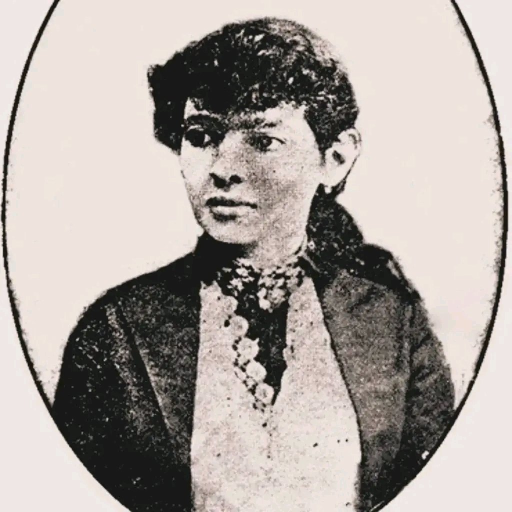 El 20.sep.1889, la salvadoreña María Antonia Navarro Huezo (1869-1891) se doctoró en Ingeniería Topográfica en la <a href="/UESoficial/">Universidad de El Salvador - UES</a>. Honremos a esta pionera iberoamericana en el Día Internacional de las Mujeres en la Ingeniería. #DiadelaIngeniera #womeninengineeringday <a href="/EfemeridesSV/">C. C. Dinarte profesor</a>