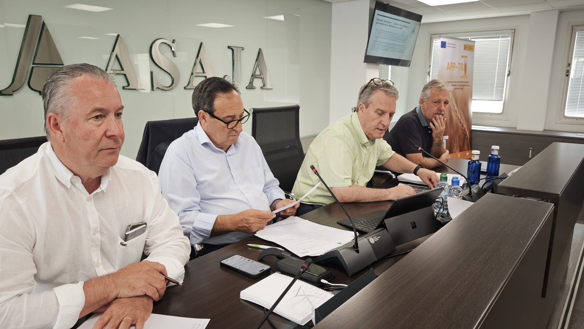 AsajaNacional's tweet photo. 📣 ASAJA ha celebrado hoy su Asamblea General, en la que se han presentado los resultados 📊 del ejercicio, se han fijado las líneas estratégicas para el próximo año y se ha reafirmado el compromiso con la defensa del sector agrario y ganadero.
#AsambleaASAJA #CompromisoRural https://t.co/Pu3WOceMgj