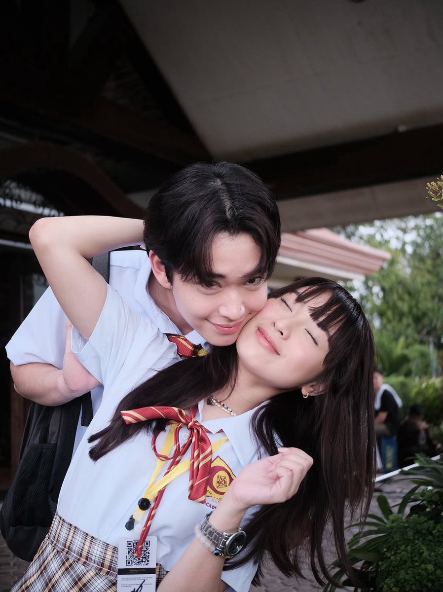 rabincentric's tweet photo. that one famous campus couple #RabGel https://t.co/K19Pv9SXJ3