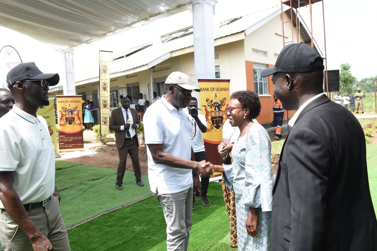 BOU hands over sh430m renovated health centre

Bank of Uganda, in partnership with the Ministry of Health, has officially handed over the newly renovated Ayago Health Centre III to the Lira city community.

Source: NEW VISION